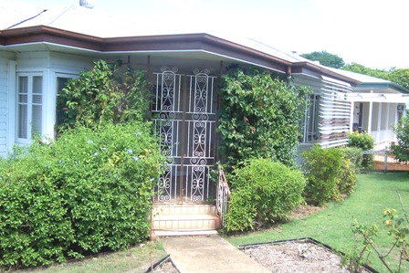 EASTERN HEIGHTS - FULLY FURNISHED! Picture 1