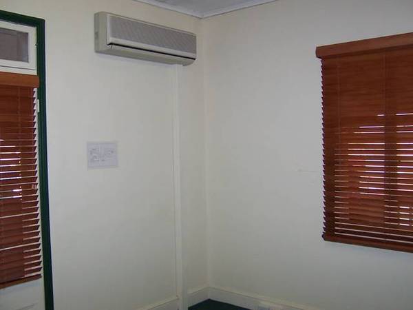 STAND ALONE PROFESSIONAL OFFICE Picture 3