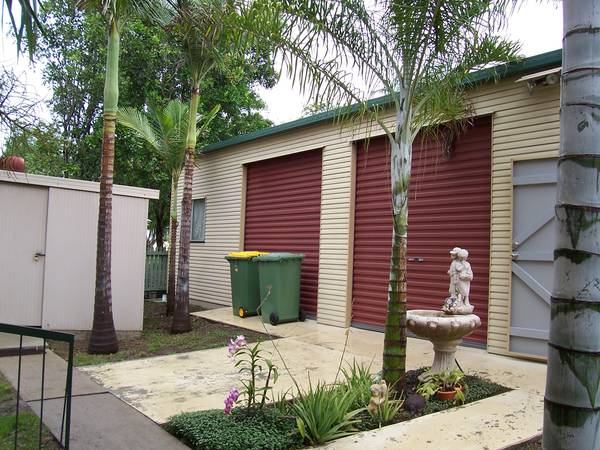 PRACTICAL HOME WITH MODERN FEATURES Picture 3