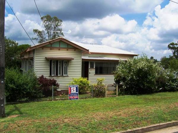 GREAT CORNER LOCATION WITH VIEWS Picture 1