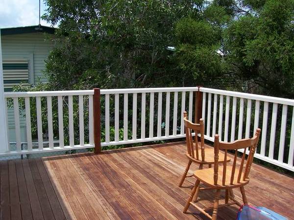 GREAT CORNER LOCATION WITH VIEWS Picture 2