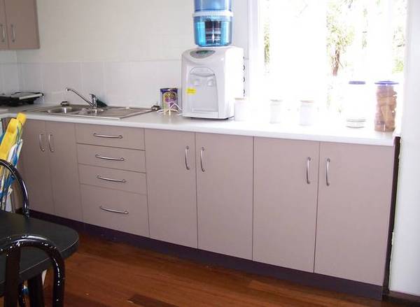 GREAT CORNER LOCATION WITH VIEWS Picture 3