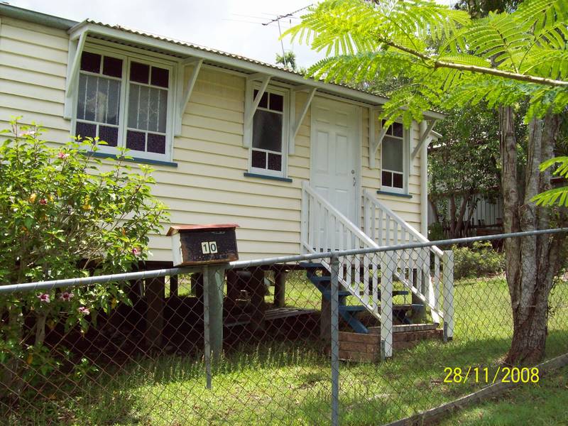 RAYMONDS HILL Picture 2