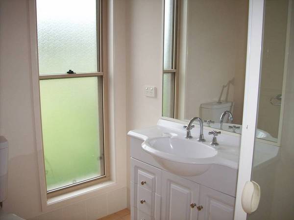 COLLINGWOOD PARK Picture 3