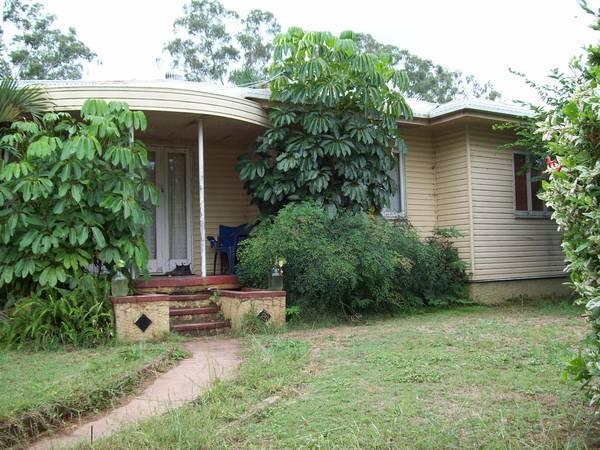 RENOVATOR WITH MAIN ROAD FRONTAGE Picture 1