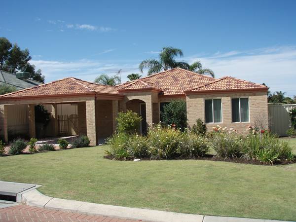 SPACIOUS FAMILY HOME Picture 1