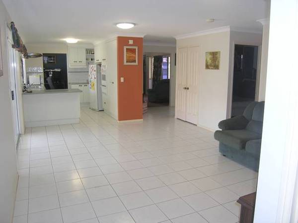 EVERYTHING YOU NEED IN A FAMILY HOME - AND AT THE RIGHT PRICE!!! Picture 3