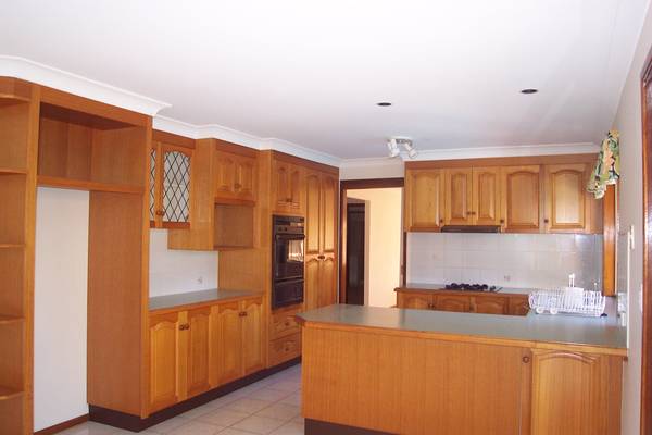 Lowset with a pool Picture 2