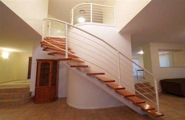 Situated In An Exclusive Private Court .................... Picture 2