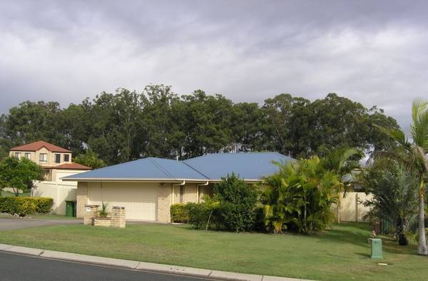 JUST A HOP, SKIP & JUME TO ALL CONVENIENCES Picture 2