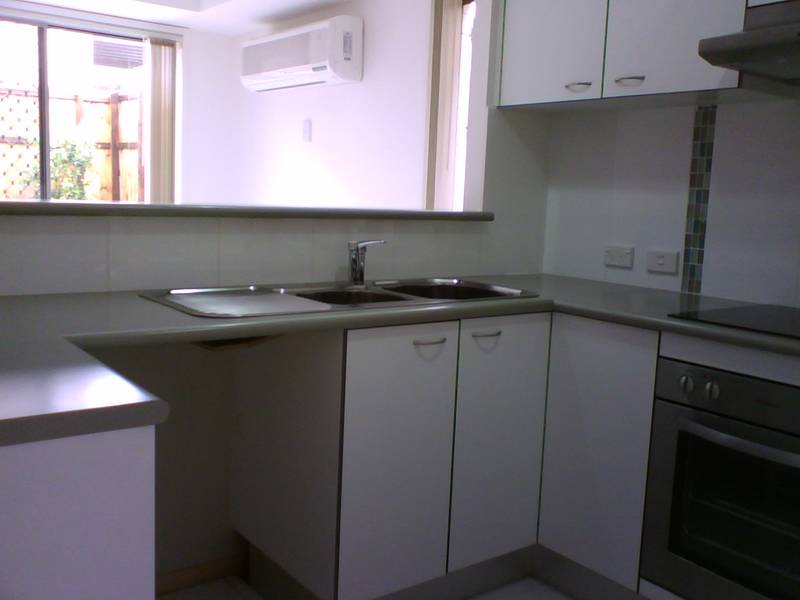 Stylish Townhouse at Murrumba Downs Picture 3