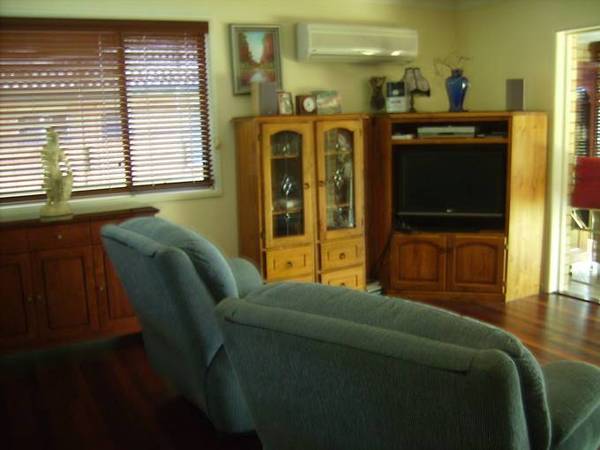 SURE TO IMPRESS - HANDY TO EVERYWHERE! Picture