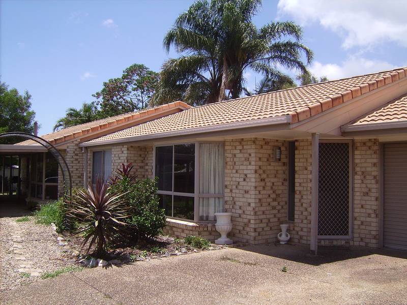 LARGE FAMILY HOME ON OVER A 1/4 OF AN ACRE! Picture 1