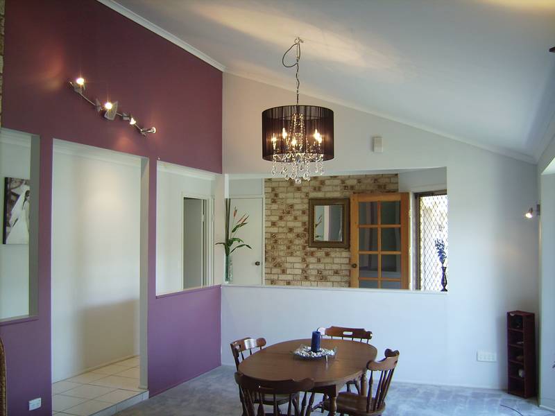 LARGE FAMILY HOME ON OVER A 1/4 OF AN ACRE! Picture 2