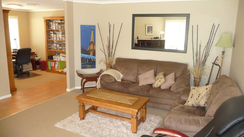 Sure To Impress in Convenient Location! Picture 2