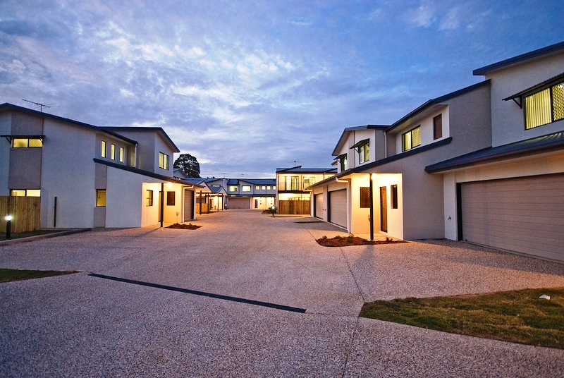 LOCATED IN THE HEART OF ALBANY CREEK Picture 2