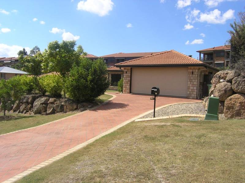 Spacious with Huge Flat Yard in a Quiet Street Picture 1