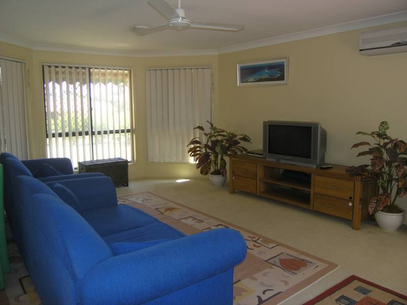 Spacious with Huge Flat Yard in a Quiet Street Picture 3