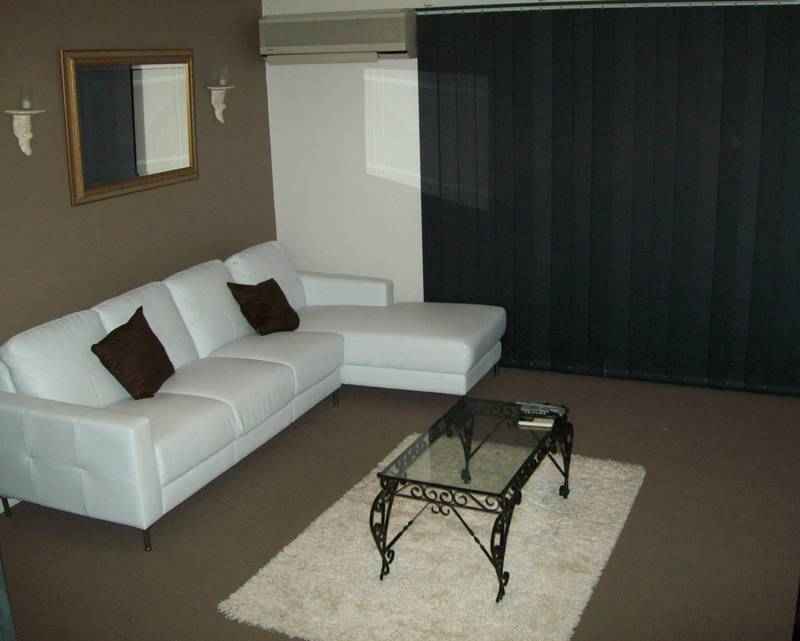 Large 90m2 Renovated Top Floor Unit Picture 2