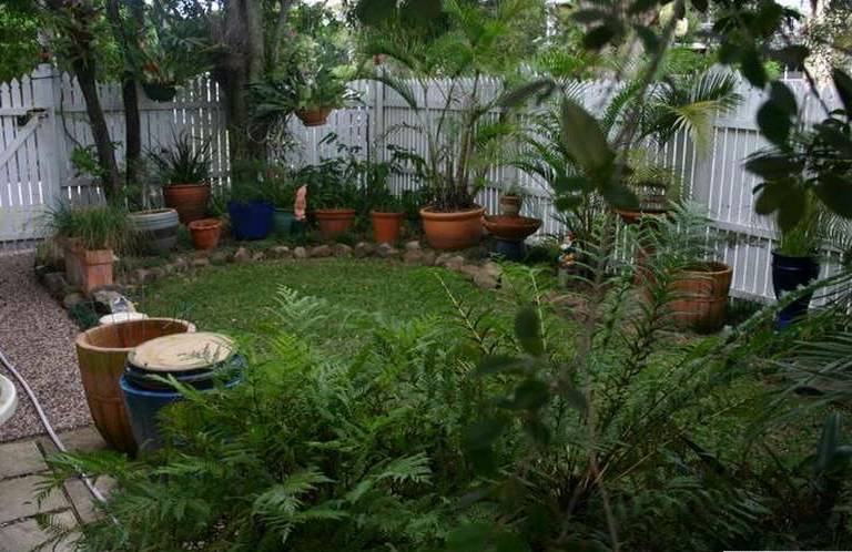 Your Own Large Private Courtyard In a Lovey Quiet Street Picture 2