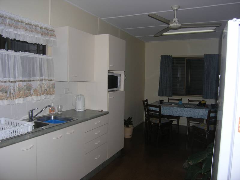 TAKE A REAL CLOSE LOOK AT THIS ONE.............. Picture 3