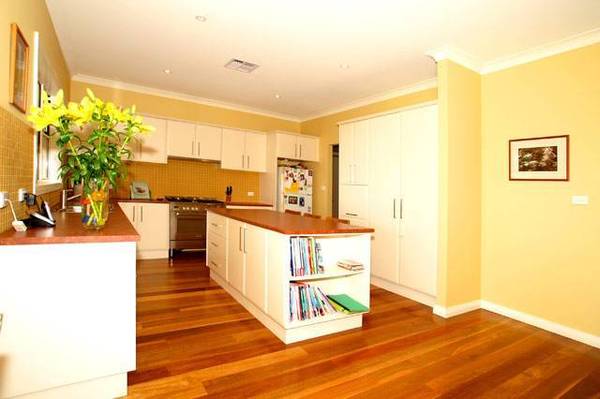 Home Amoungst The Gum Trees Picture 2