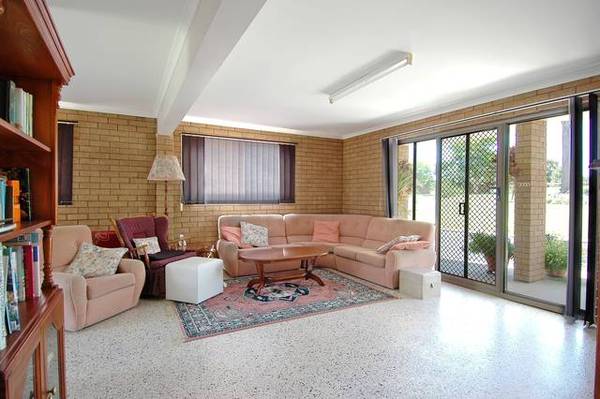 IDYLLIC RURAL LIFESTYLE... OR FUTURE DEVELOPMENT SITE? Picture 3