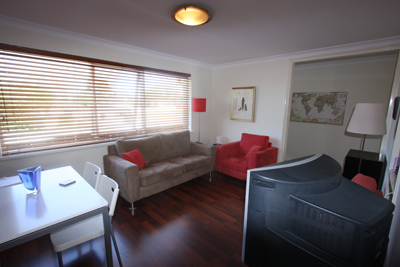 STYLISHLY RENOVATED Picture 3