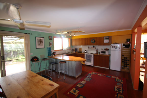 A GREAT STARTER OR FABULOUS INVESTMENT OPPORTUNITY! Picture 3
