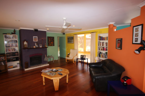 A GREAT STARTER OR FABULOUS INVESTMENT OPPORTUNITY! Picture 2