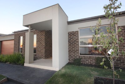 SINGLE LEVEL PERFECTION! Picture