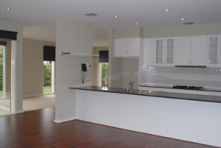 FABULOUS MODERN 2 STOREY TOWN RESIDENCE Picture 2