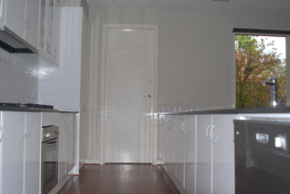 FABULOUS MODERN 2 STOREY TOWN RESIDENCE Picture 3