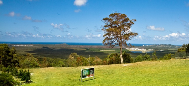 Stunning, expansive views to Noosa & Hinterland Picture 1