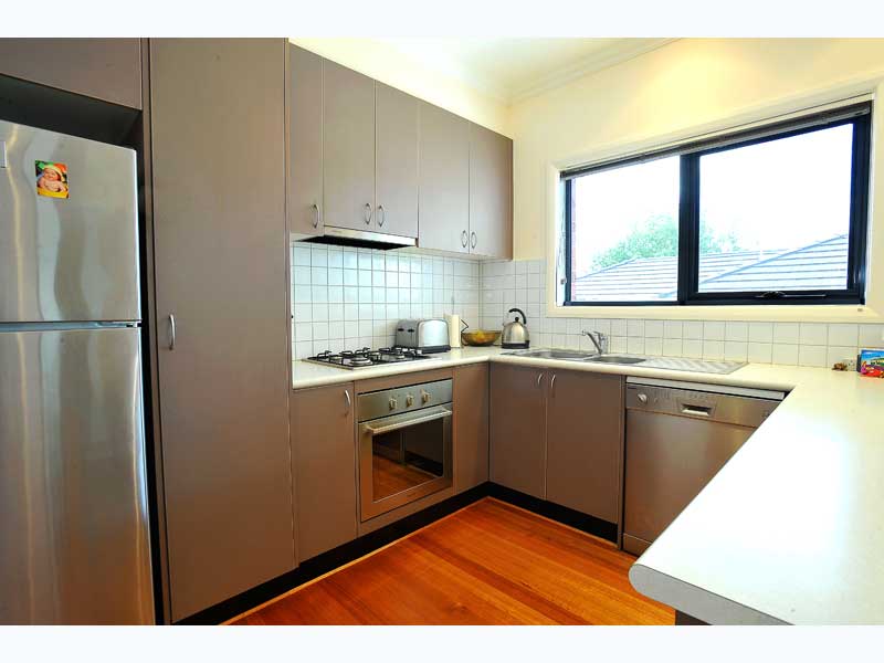 Stylish Single Level Townhouse Picture 3