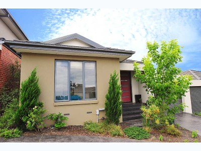 Stylish Single Level Townhouse Picture
