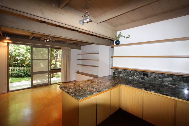 COME HOME TO AN OASIS ! Picture 2