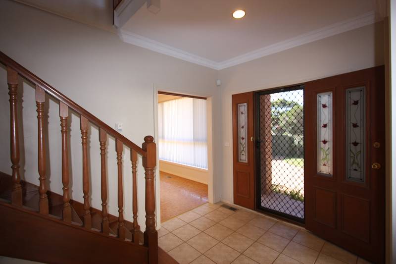 FABULOUS
5 BEDROOM FAMILY HOME! Picture 2