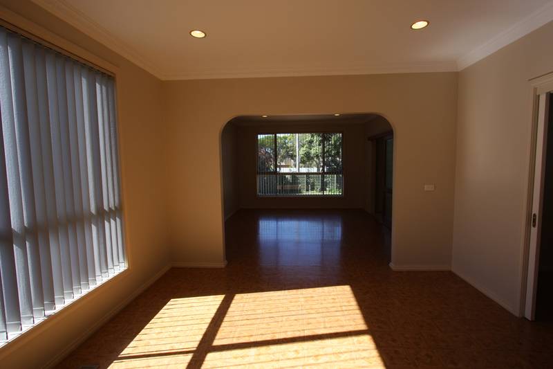 FABULOUS
5 BEDROOM FAMILY HOME! Picture 3