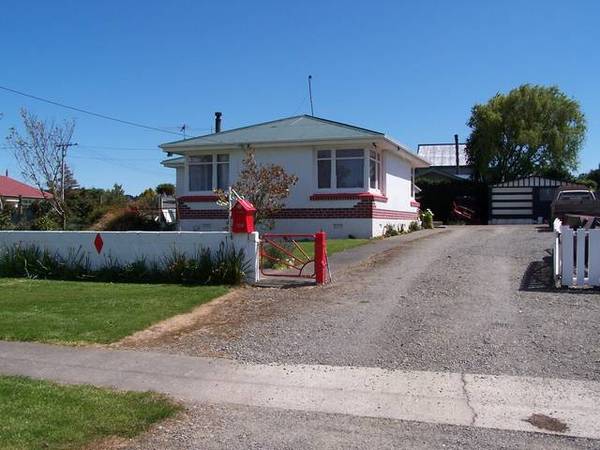 RURAL OUTLOOK 10 MINS FROM TOWN Picture 2