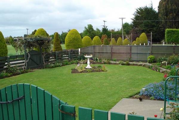 RURAL RETREAT Picture