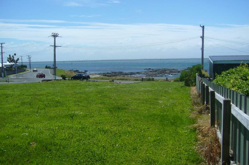 BUILD YOUR DREAM HOME HERE Picture 3