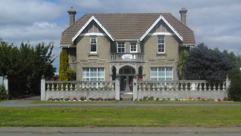 TO THE MANOR BORN Picture 2