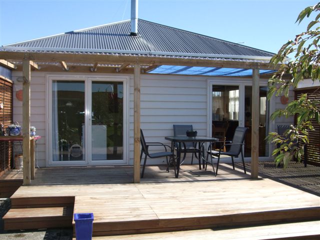 STYLE, SUN & SPACE IN WINDSOR Picture 1