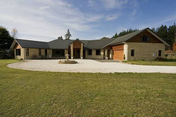 ACACIA BAY Picture 2