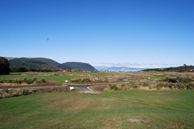 KINLOCH - LAKE TAUPO Picture 2