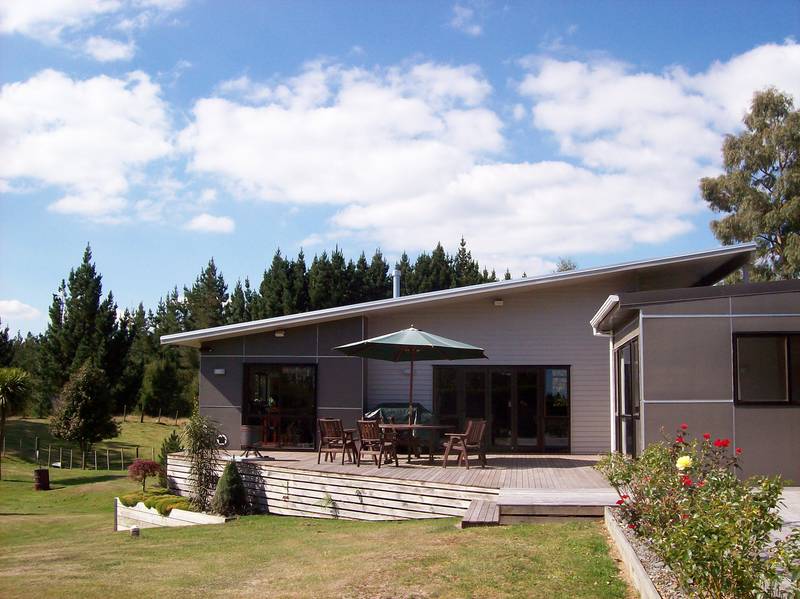 BONSHAW PARK - LAKE TAUPO Picture 1