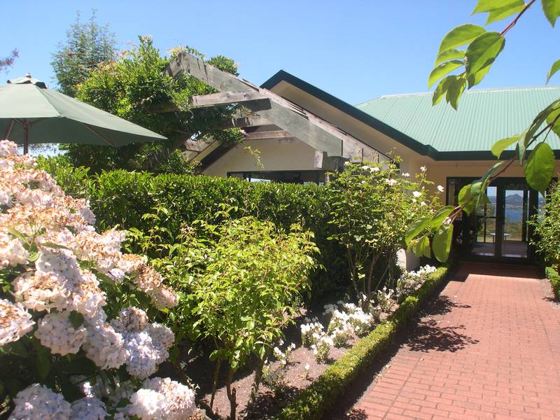 ACACIA BAY Picture 3