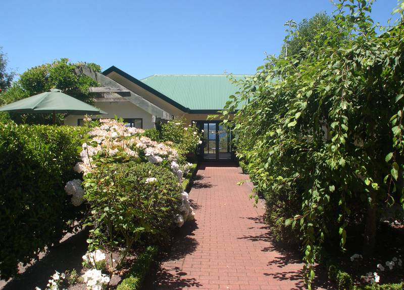 ACACIA BAY Picture 1