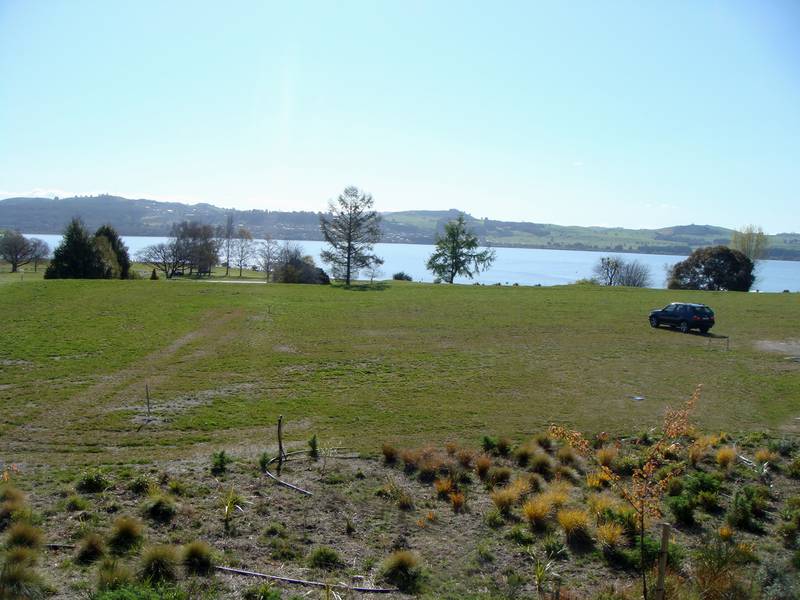 LAKESIDE - THREE MILE BAY - LAKE TAUPO Picture 2